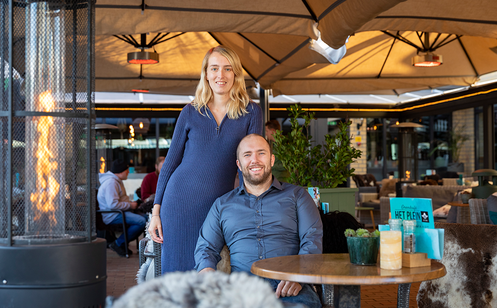 Demy en Stijntje zijn een superduo in Grandcafé Het Plein